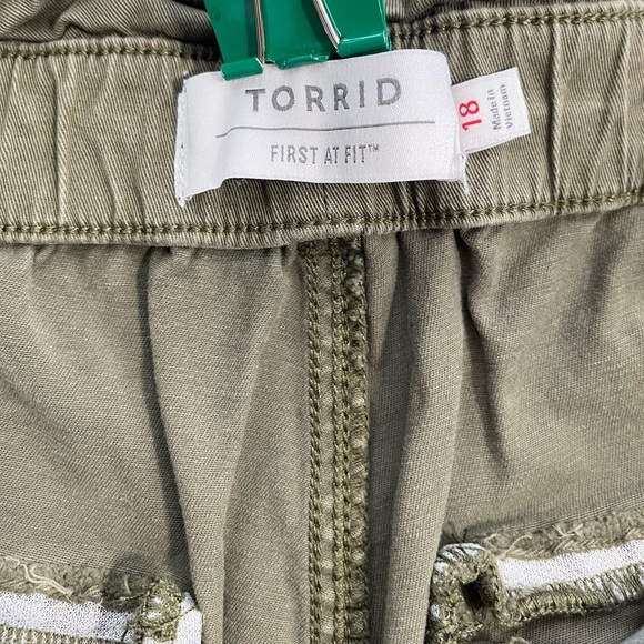 TORRID FIRST @FIT DISTRESSED BOY SHORT SIZE 18 DARK GREEN RUFFLED WAIST - Picture 3 of 13